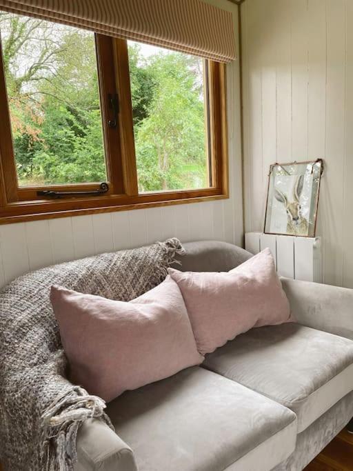 The Hereford Hut, Charming 1 Bedroom Shepherds Hut Callow Exterior photo